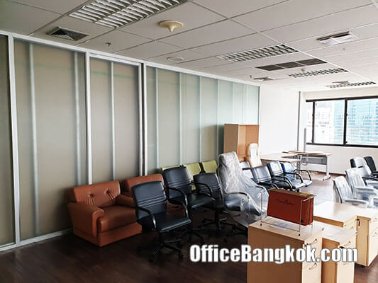 Rent Office with Partly Furnished on Silom 350 Sqm Close to Sala Daeng BTS Station