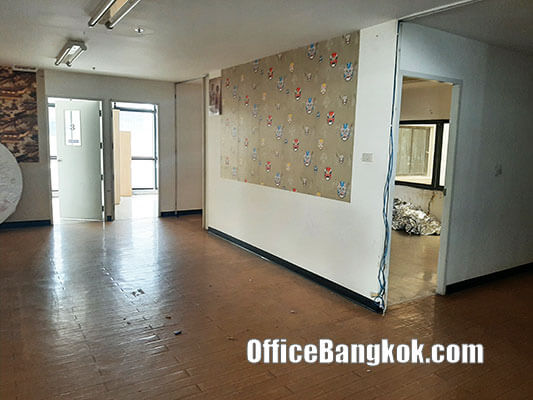 Rent Office with Partly Furnished 185 Sqm on Surawong Area