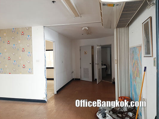 Rent Office with Partly Furnished 185 Sqm on Surawong Area