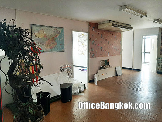 Rent Office with Partly Furnished 185 Sqm on Surawong Area