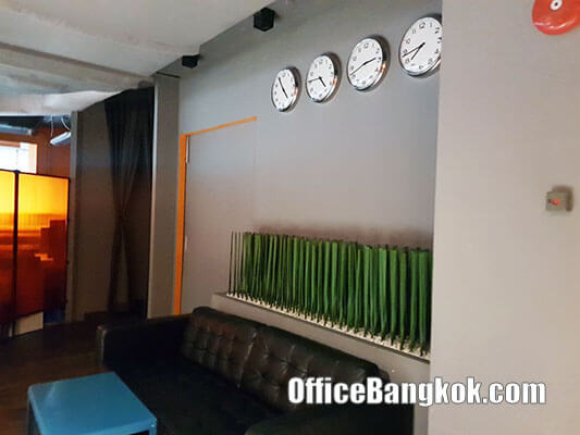 Rent Office with Partly Furnished on Asoke near Phetchaburi MRT Station