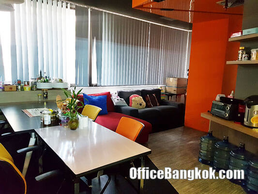 Rent Office with Partly Furnished on Asoke near Phetchaburi MRT Station