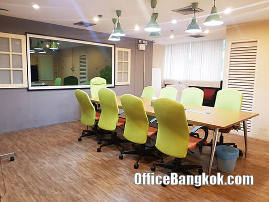 Rent Office with Partly Furnished on Asoke near Phetchaburi MRT Station