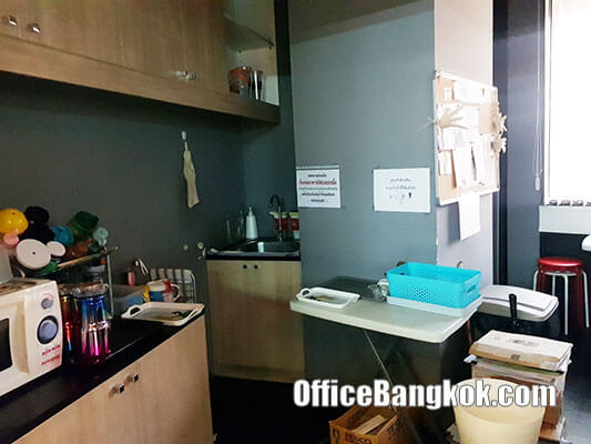 Rent Office with Partly Furnished on Asoke near Phetchaburi MRT Station