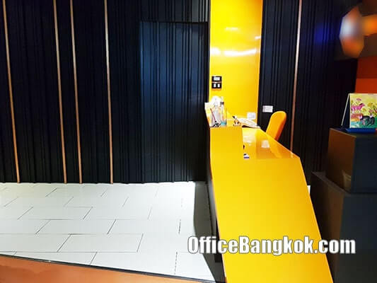 Rent Office with Partly Furnished on Asoke near Phetchaburi MRT Station