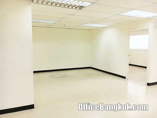 Office Space for Rent on Sukhumvit with Partly Furnished close to Nana BTS Station