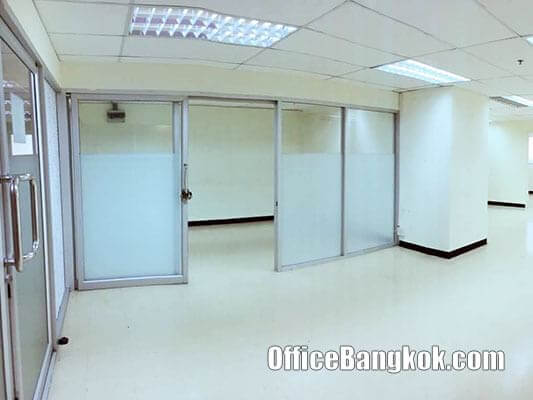 Office Space for Rent on Sukhumvit with Partly Furnished close to Nana BTS Station