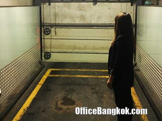 Car Showroom for Rent in CBD Area near BTS Station