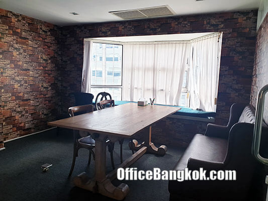 Best Partly Furnished Office Chidlom BTS Station