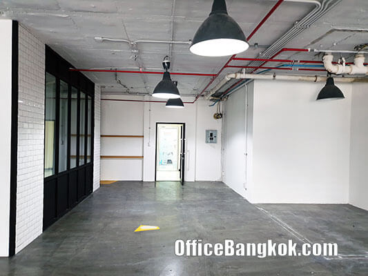 เช่าออฟฟิศตกแต่งแล้วบางส่วนติดรถไฟฟ้า BTS สถานีชิดลม