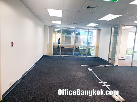 Rent Office Space with Partly Furnished on Phahonyothin Road near Ha Yaek Lat Phrao BTS Station