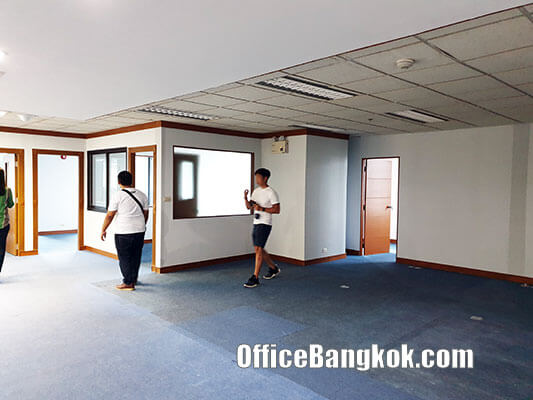 Office for Rent with Partly Furnished on Sukhumvit Road close to BTS Station