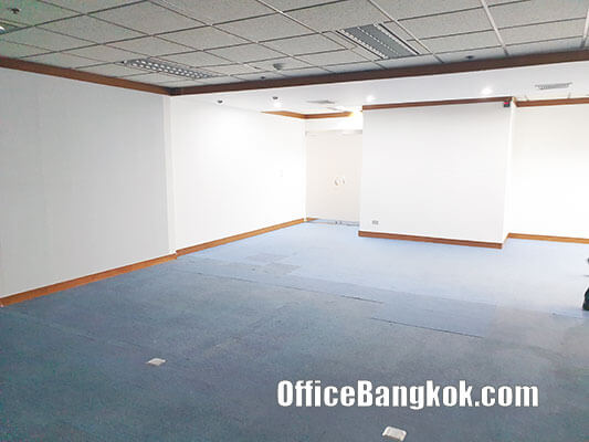 Office for Rent with Partly Furnished on Sukhumvit Road close to BTS Station