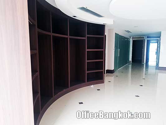 Rent Office with Partly Furnished close to BTS Asoke