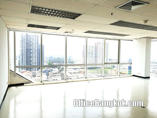 Office Space for Rent with Partly Furnished near Ekamai BTS Station