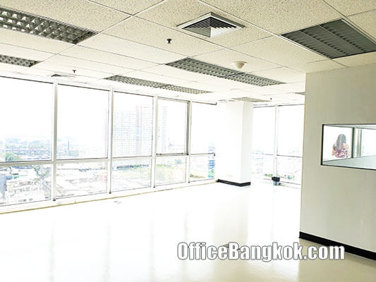 Office Space for Rent with Partly Furnished near Ekamai BTS Station