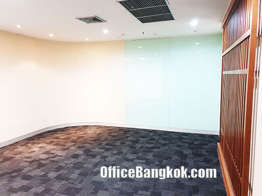 Rent Office Space on Sukhumvit close to Asoke BTS Station