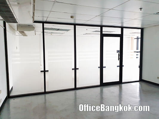 Rent Partly Furnished Office 80 Square Metre near Ekamai BTS Station 