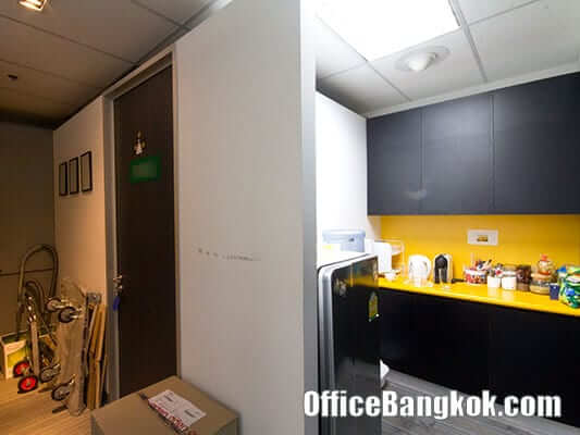 Rent Furnished Office Space on Phloen Chit Area near Phloen Chit BTS Station