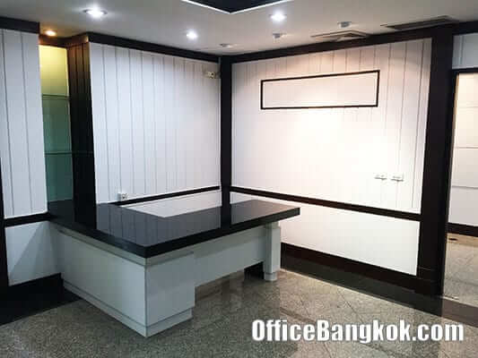 Partly Furnished Office Space for Rent with meeting room and Executive room on Ekamai nearby BTS Ekamai Station