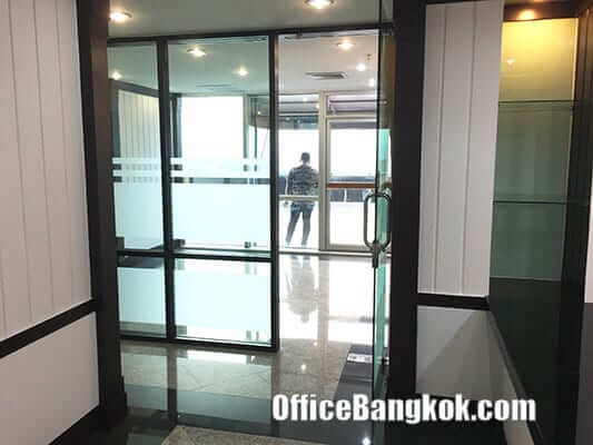 Partly Furnished Office Space for Rent with meeting room and Executive room on Ekamai nearby BTS Ekamai Station