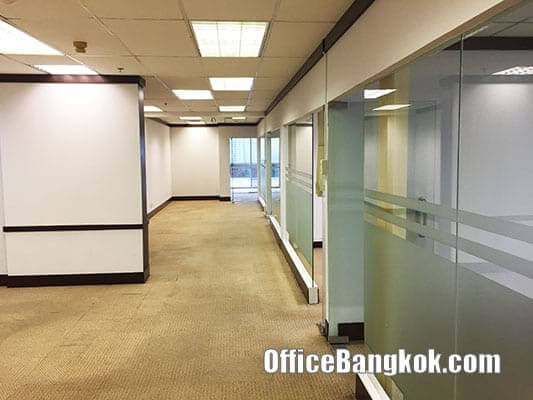 Partly Furnished Office Space for Rent with meeting room and Executive room on Ekamai nearby BTS Ekamai Station