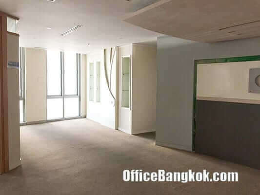 Rent Office with Partly Furnished on Chidlom Area close to Chidlom BTS Station