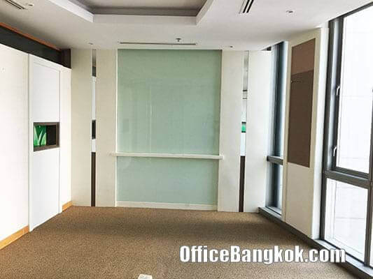 Rent Office with Partly Furnished on Chidlom Area close to Chidlom BTS Station