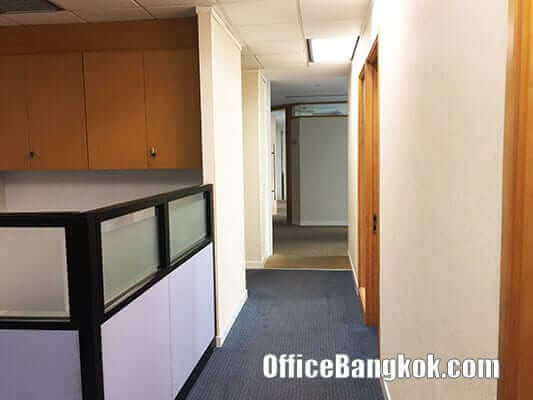 Rent Office with Partly Furnished on Chidlom Area close to Chidlom BTS Station