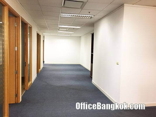 Rent Office with Partly Furnished on Chidlom Area close to Chidlom BTS Station