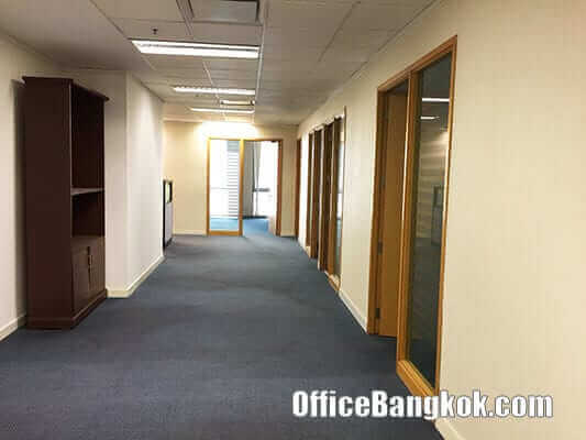 Rent Office with Partly Furnished on Chidlom Area close to Chidlom BTS Station