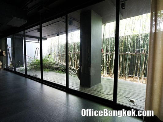 Showroom and Office Space for Rent on Ground Floor and Mezzanine near Ekkamai BTS Station