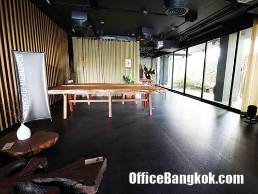 Showroom and Office Space for Rent on Ground Floor and Mezzanine near Ekkamai BTS Station