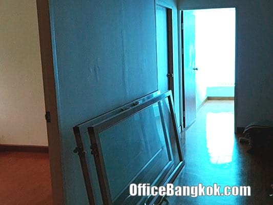 Office Space for Rent close to Huai Khwang MRT Station