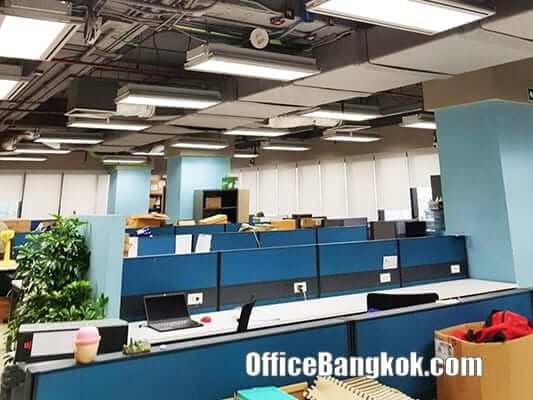 Rent Office in Bangkok on Ratchadapisek Road near Suthisarn MRT Station