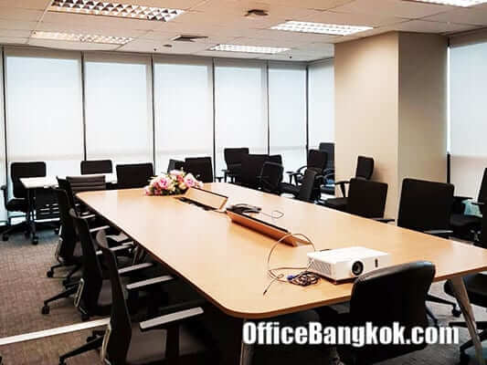 Rent Office in Bangkok on Ratchadapisek Road near Suthisarn MRT Station