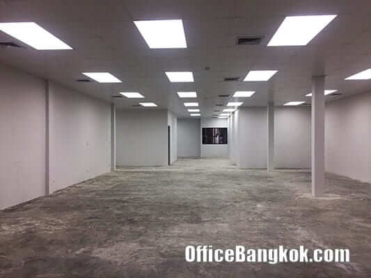 Rent Retail Space on Asoke Near Phetchaburi MRT Station