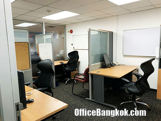 Rent Office with Partly Furnished size 130 Square Metre near Phetchaburi MRT Station