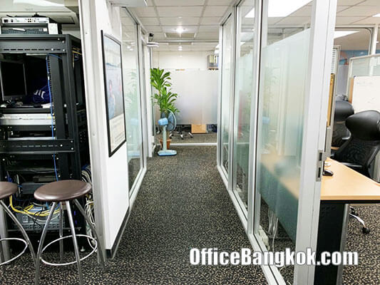 Rent Office with Partly Furnished size 130 Square Metre near Phetchaburi MRT Station