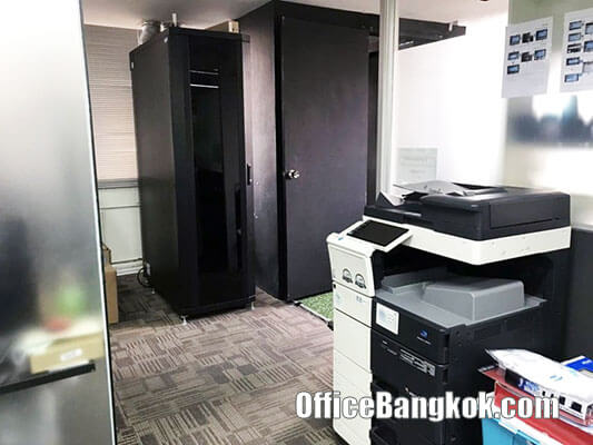 Rent Partly Furnished Office 230 Sqm Near Phetchaburi MRT Station