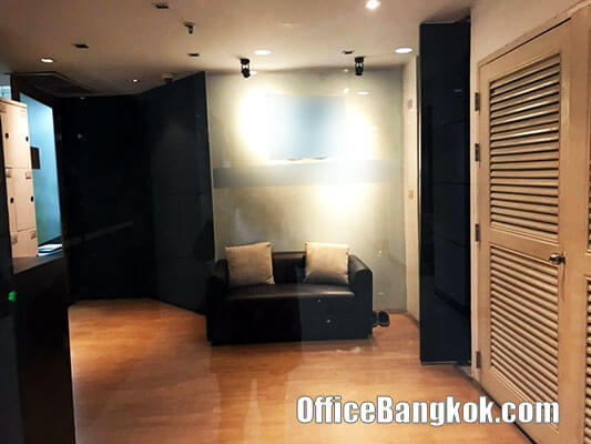 Rent Partly Furnished Office 230 Sqm Near Phetchaburi MRT Station