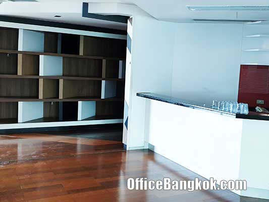 Beautiful Furnished Office Space on Ratchada Road close to MRT Station Size 1,100 Sqm