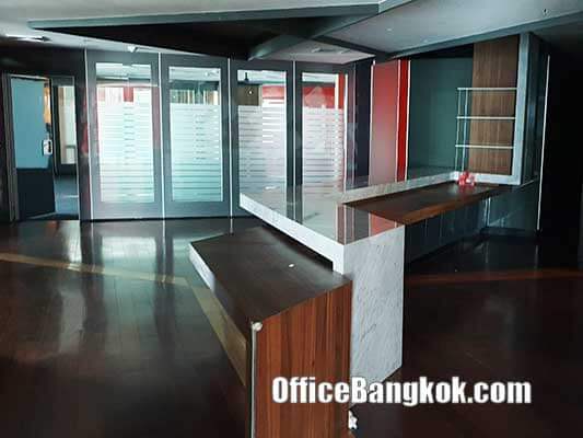 Beautiful Furnished Office Space on Ratchada Road close to MRT Station Size 1,100 Sqm