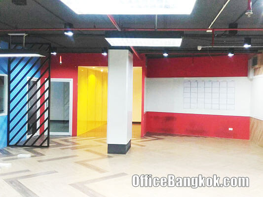 Rent Office 24/7 on Ratchadapisek Road near Suthisarn MRT Station