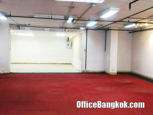 Rent Office Ground Floor on Ratchadapisek Road close to Suthisarn MRT Station