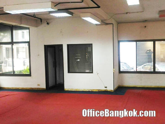 Rent Office Ground Floor on Ratchadapisek Road close to Suthisarn MRT Station