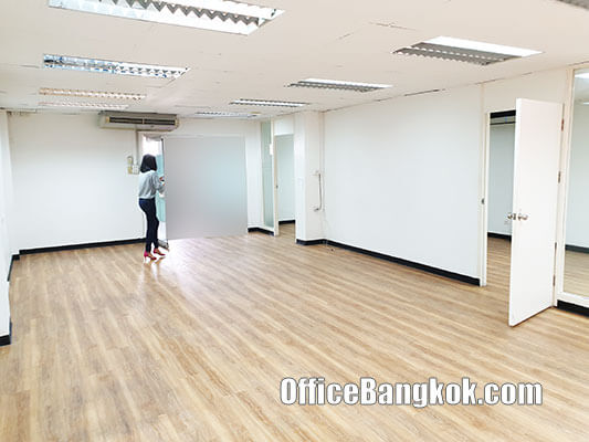 Rent Office MRT Ratchadapisek with Partly Furnished