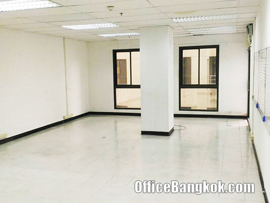 Rent Small Office on Ratchadapisek Road Near Suthisarn MRT Station