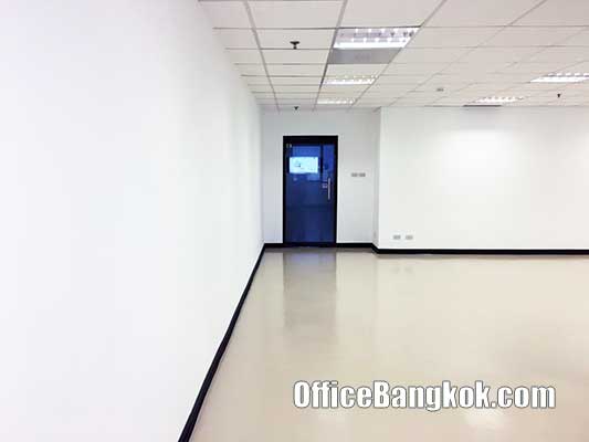 Rent Office Partly Furnished on Ratchadapisek Road