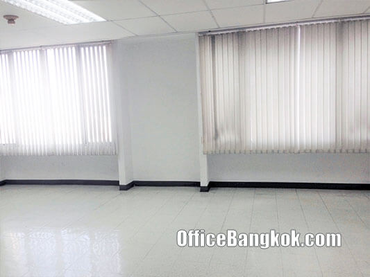 Rent Small Office on Ratchada close to Huai Khwang MRT Station